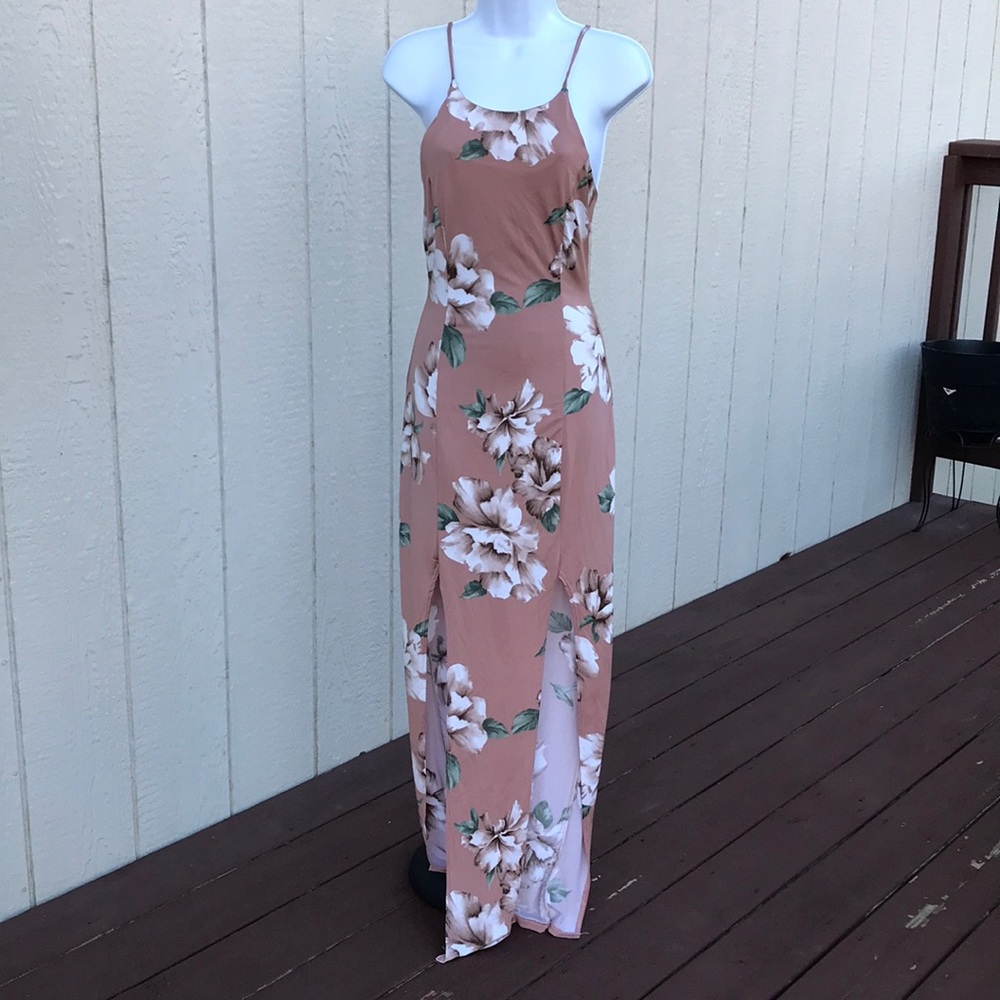 Lovely dress for any ocasión